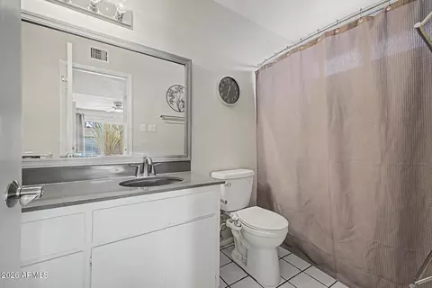 Bath - 1139 E Watson Dr, Tempe, AZ 85283 photo 1 of 3