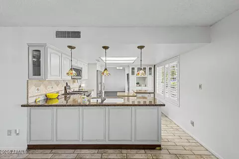 Kitchen - 4302 N 85th Ave, Phoenix, AZ 85037 photo 4 of 4
