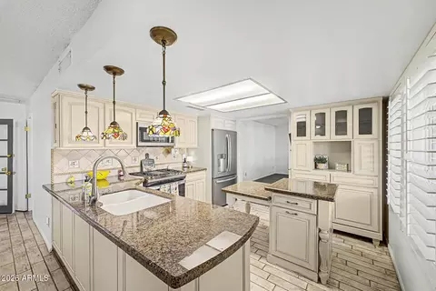 Kitchen - 4302 N 85th Ave, Phoenix, AZ 85037 photo 3 of 4