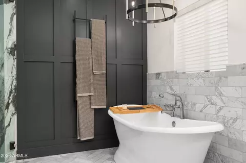 Bath - 3744 E Turney Ave, Phoenix, AZ 85018 photo 2 of 7