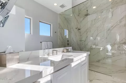 Bath - 6509 N 29th St, Phoenix, AZ 85016 photo 3 of 3