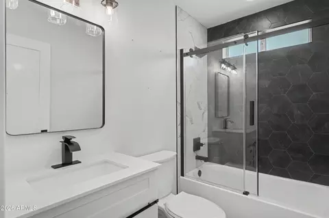 Bath - 3117 E Sweetwater Ave, Phoenix, AZ 85032 photo 4 of 5