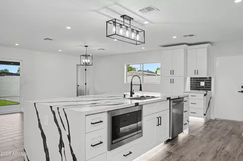 Kitchen - 3117 E Sweetwater Ave, Phoenix, AZ 85032 photo 5 of 6