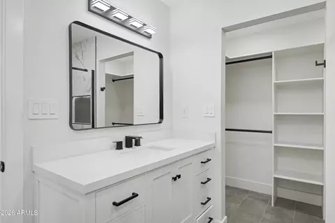 Bath - 3117 E Sweetwater Ave, Phoenix, AZ 85032 photo 2 of 5