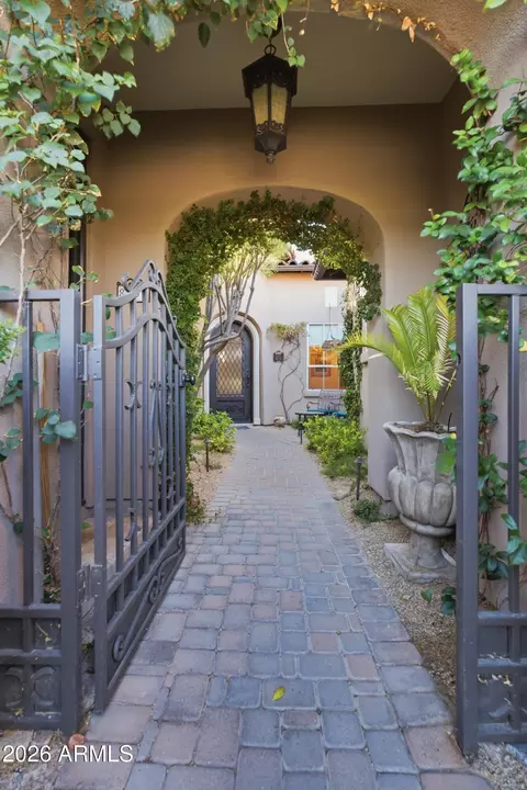 8932 E Mountain Spring Rd, Scottsdale, AZ 85255