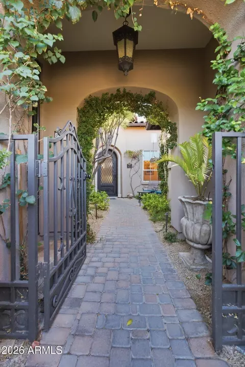 8932 E Mountain Spring Rd, Scottsdale, AZ 85255