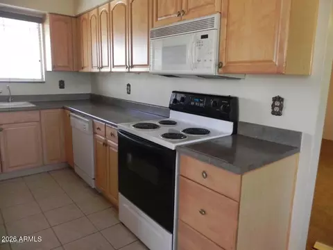 Kitchen - 5730 E Colby St, Mesa, AZ 85205 photo 2 of 3
