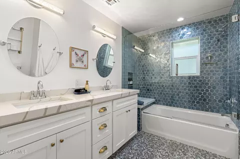 Bath - 6740 N 7th St, Phoenix, AZ 85014 photo 4 of 4