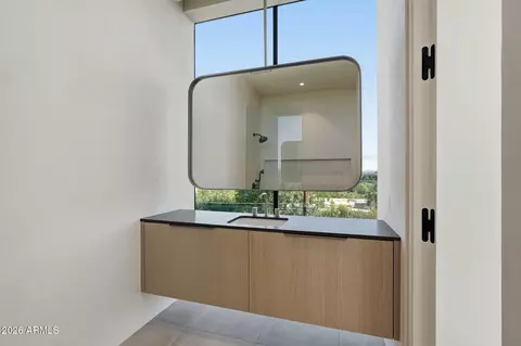 Bath - 4704 N 56th St, Phoenix, AZ 85018 photo 7 of 11