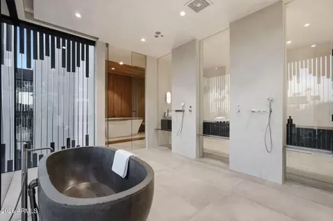 Bath - 4704 N 56th St, Phoenix, AZ 85018 photo 6 of 11