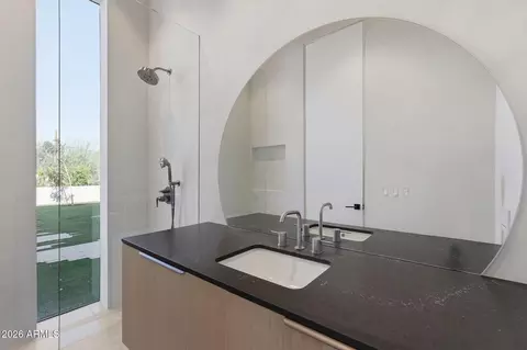 Bath - 4704 N 56th St, Phoenix, AZ 85018 photo 9 of 11