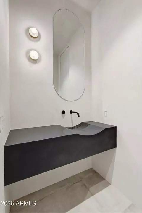 Bath - 4704 N 56th St, Phoenix, AZ 85018 photo 2 of 11