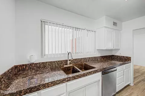 Kitchen - 1988 E Oxford Dr, Tempe, AZ 85283 photo 2 of 2