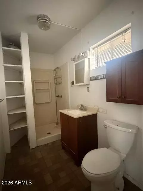 Bath - 492 W Euclid Ave, Globe, AZ 85501 photo 2 of 2