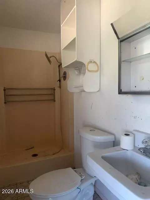 Bath - 492 W Euclid Ave, Globe, AZ 85501 photo 1 of 2