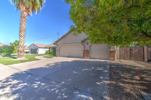 Exterior - 2141 E Marquette Dr, Gilbert, AZ 85234 photo 2 of 12