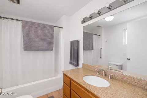 Bath - 2348 N 28th Pl, Phoenix, AZ 85008 photo 2 of 2