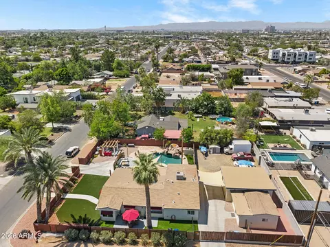 View/Area - 2348 N 28th Pl, Phoenix, AZ 85008 photo 2 of 3
