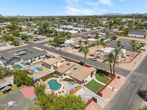 View/Area - 2348 N 28th Pl, Phoenix, AZ 85008 photo 3 of 3