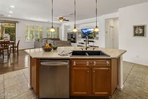 Kitchen - 4637 E Narrowleaf Dr, Gilbert, AZ 85298 photo 2 of 6