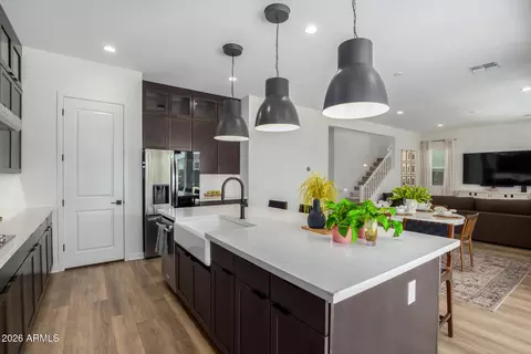 Kitchen - 10115 E Thunderbolt Ave, Mesa, AZ 85212 photo 3 of 5