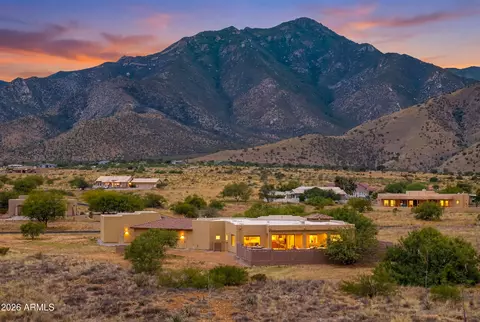 8585 S Palisades Dr, Hereford, AZ 85615