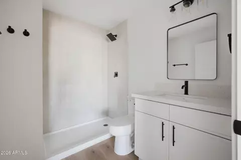 Bath - 4416 N 22nd Dr, Phoenix, AZ 85015 photo 1 of 4