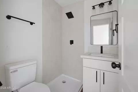 Bath - 4416 N 22nd Dr, Phoenix, AZ 85015 photo 4 of 4