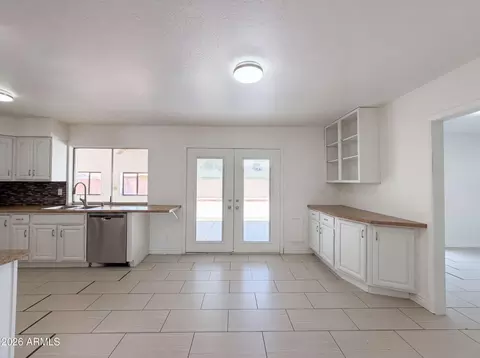 4260 E Vineyard Rd, Phoenix, AZ 85042 photo 9