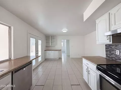 4260 E Vineyard Rd, Phoenix, AZ 85042 photo 11
