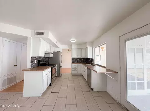 4260 E Vineyard Rd, Phoenix, AZ 85042 photo 2