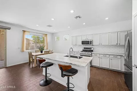 Kitchen - 4835 S Watauga Ct, Gilbert, AZ 85298 photo 2 of 4