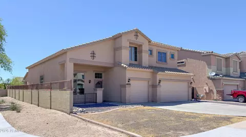 Exterior - 7320 S 15th Dr, Phoenix, AZ 85041 photo 2 of 8