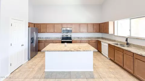 Kitchen - 7320 S 15th Dr, Phoenix, AZ 85041 photo 2 of 3