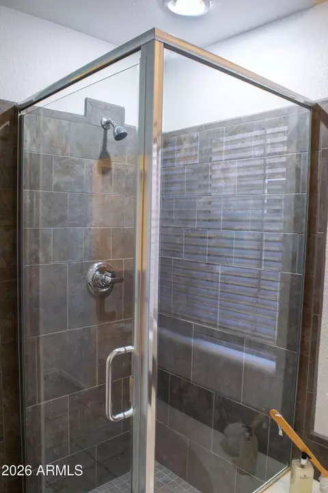 Bath - 1921 E Aire Libre Ave, Phoenix, AZ 85022 photo 4 of 5
