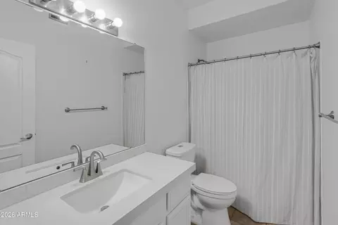 Bath - 1921 E Aire Libre Ave, Phoenix, AZ 85022 photo 3 of 3