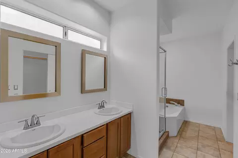 Bath - 1921 E Aire Libre Ave, Phoenix, AZ 85022 photo 1 of 3