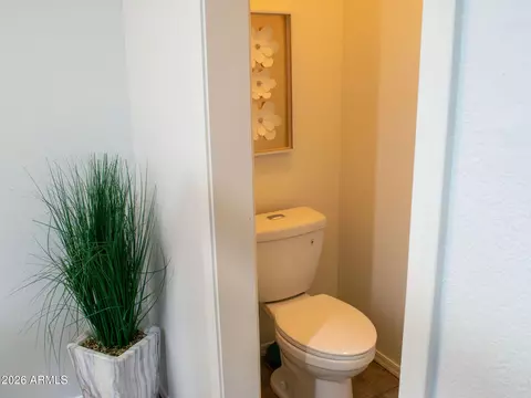 Bath - 1921 E Aire Libre Ave, Phoenix, AZ 85022 photo 3 of 5