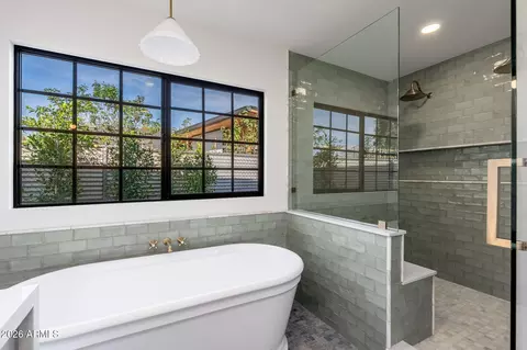 Bath - 5144 N 6th St, Phoenix, AZ 85012 photo 2 of 5
