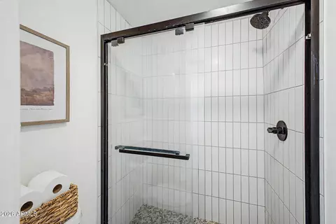 Bath - 2810 E Glenrosa Ave #19, Phoenix, AZ 85016 photo 2 of 3