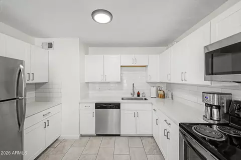 Kitchen - 2810 E Glenrosa Ave #19, Phoenix, AZ 85016 photo 1 of 1