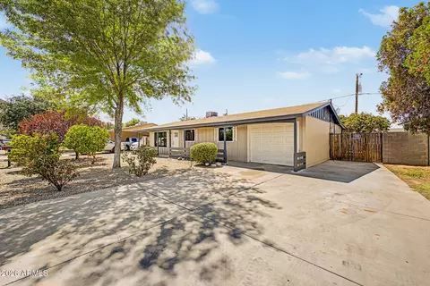 2141 W Laurel Ln, Phoenix, AZ 85029