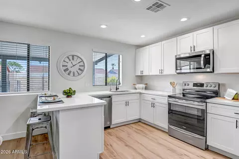 Kitchen - 4718 E Contessa St, Mesa, AZ 85205 photo 3 of 4