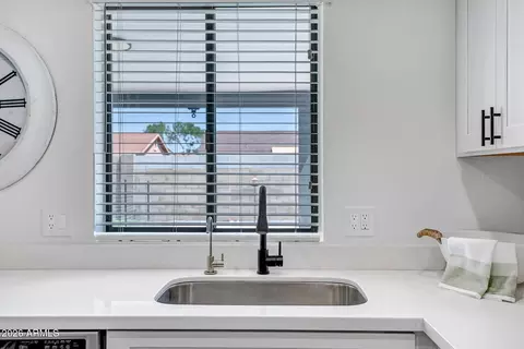 Kitchen - 4718 E Contessa St, Mesa, AZ 85205 photo 4 of 4