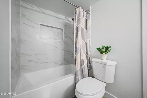Bath - 7126 N 19th Ave #151, Phoenix, AZ 85021 photo 3 of 3