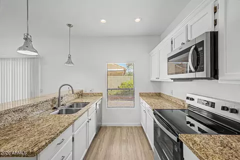 Kitchen - 4354 E Dry Creek Rd, Phoenix, AZ 85044 photo 3 of 3