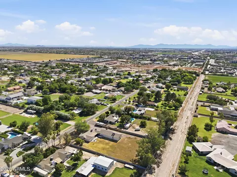 View/Area - 2266 E Willis Rd, Gilbert, AZ 85297 photo 10 of 15