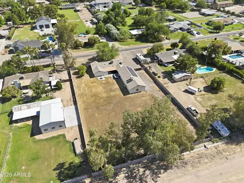 View/Area - 2266 E Willis Rd, Gilbert, AZ 85297 photo 2 of 15