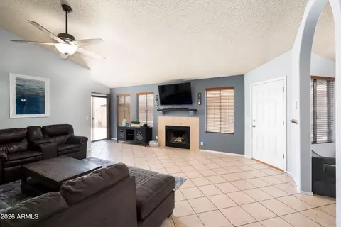 3022 E Topeka Dr, Phoenix, AZ 85050 photo 2