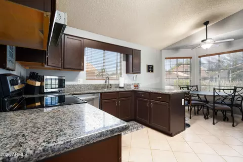 3022 E Topeka Dr, Phoenix, AZ 85050 photo 7